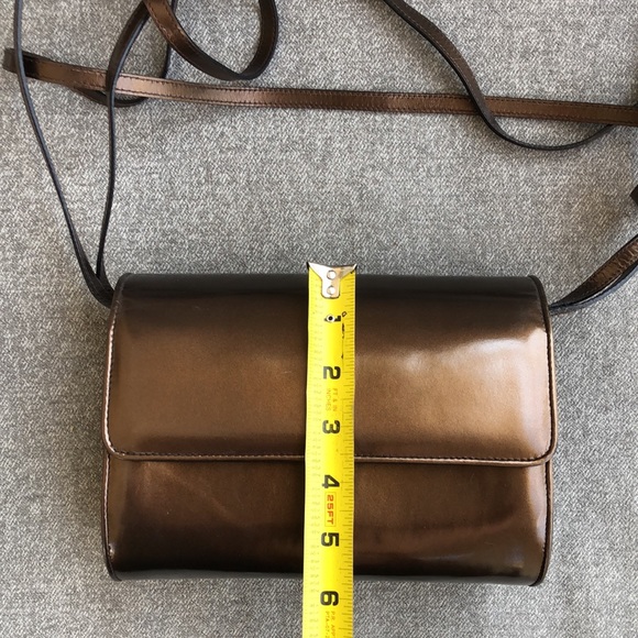 Like new! - Vintage SALVATORE FERRAGAMO Leather Barrel Bag - Picture 12 of 13